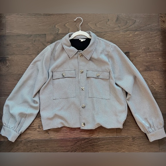 Black and white button down collared bomber jacket. Size L. - Picture 6 of 13